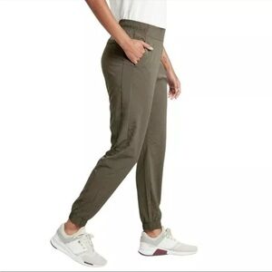 Athlete Brooklyn Textured Jogger in Olive size 16